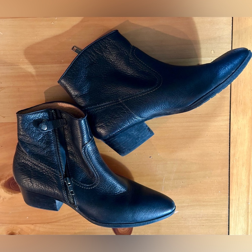 Sofft Padma Western Ankle Booties